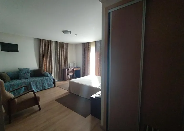 Santo Condestavel 3*