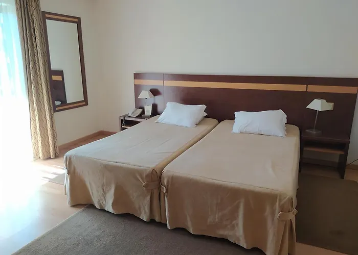 Santo Condestavel 3*